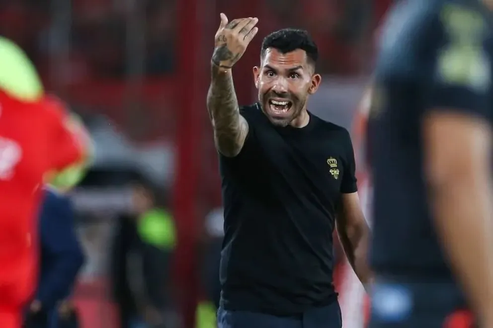 Siguen los cruces, Tevez le respondió a Dóvalo en sus redes y mostró la carta documento que le llegó 