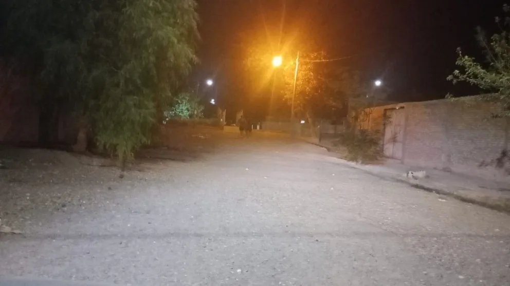 Continúa la búsqueda del obrero que fue empujado al canal durante una pelea