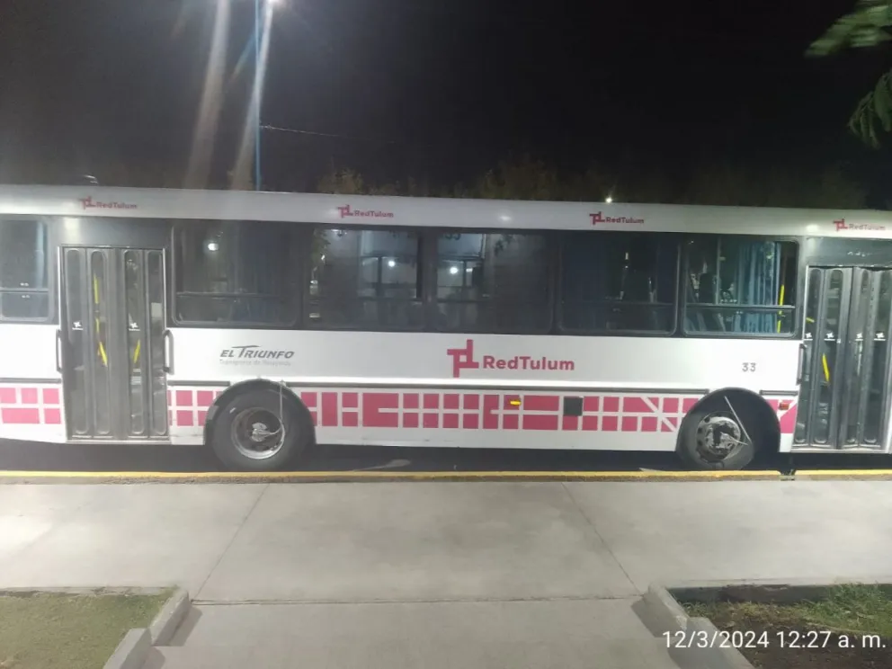 Un joven fue atropellado por un colectivero y el chofer después lo llevó al hospital 