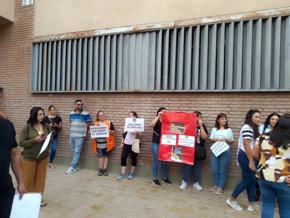 Escuela Boero: padres y alumnos reclaman por las malas condiciones edilicias 