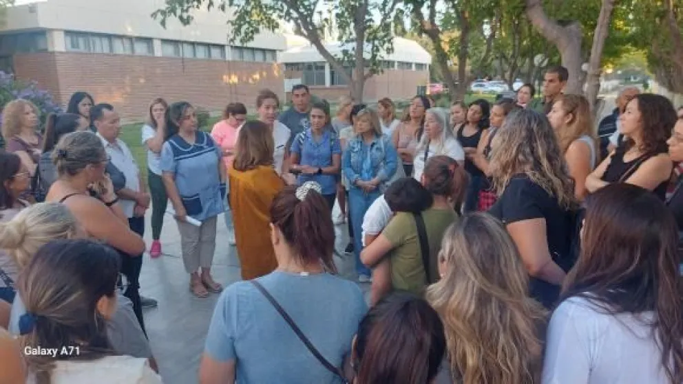 Padres y alumnos de los colegios de la Católica reclaman por las malas condiciones edilicias