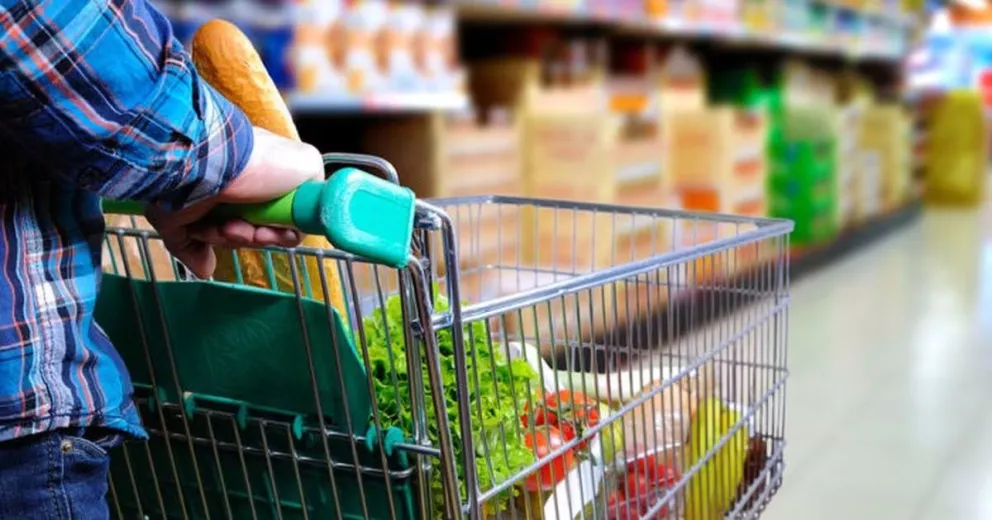 El Banco Central oficializó la apertura de importaciones para productos de la canasta básica 