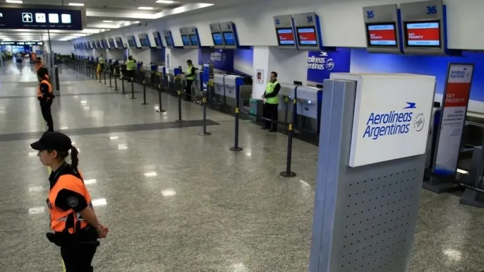 Pilotos de avión anunciaron un paro por 48 horas para el inicio del finde semana largo 