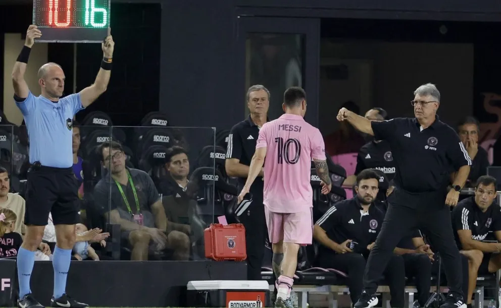 Confirmaron la lesión de Messi y podría perderse el primer amistoso con la Selección 