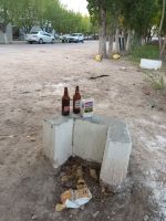 Escándalo en la UCuyo: amenazan a los padres de alumnos con demandas y hallan en el predio botellas de cerveza y cajas de vino vacías