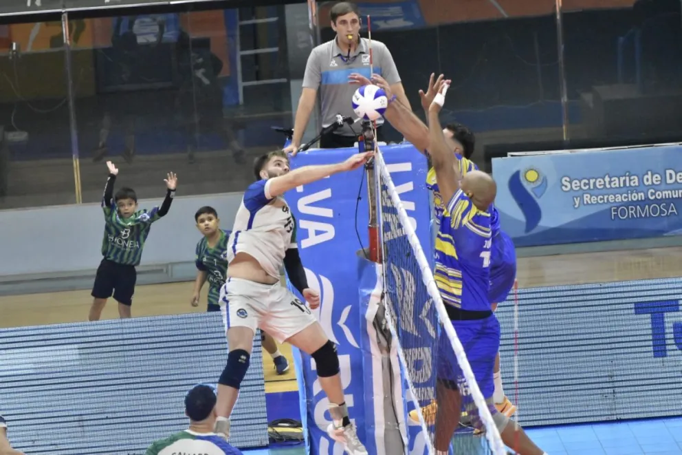 UPCN perdió ante Policial en el primer partido de semifinales de la LVA