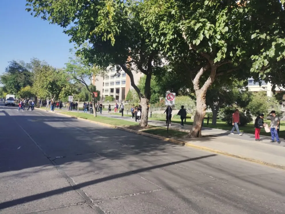 Evacúan el Centro Cívico por amenaza de bomba
