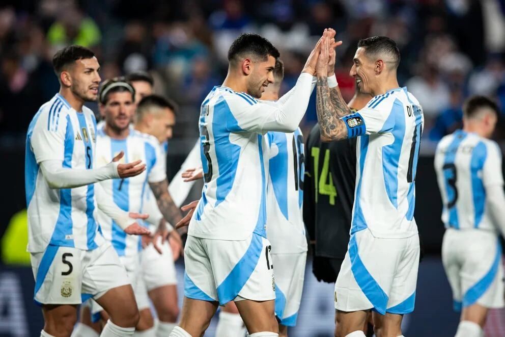 Argentina es ampliamente superior y golea 3-0 a El Salvador