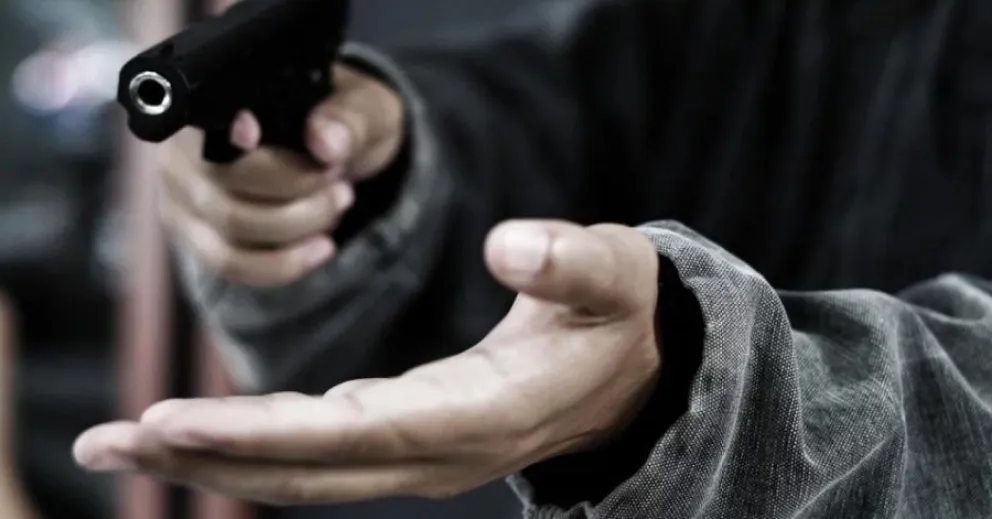 Detuvieron a un ladrón que amenazó a la dueña de un local con un arma de fuego 