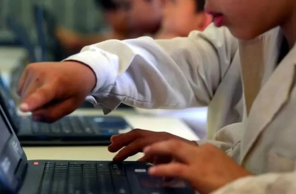 Encontraron kits de conectividad embalados en escuelas de zonas alejadas 