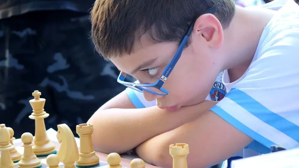 Elogios de un ajedrecista sanjuanino tras la hazaña de Faustino, el niño que derrotó al mejor del mundo