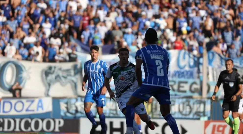 San Martín aguantó los '90 pero cayó en los penales ante el Tomba