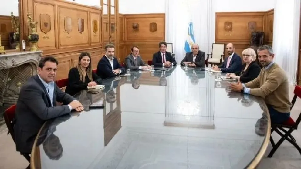 El Gobierno evalúa incluir la reforma laboral en la Ley Bases a pedido de referentes del PRO  