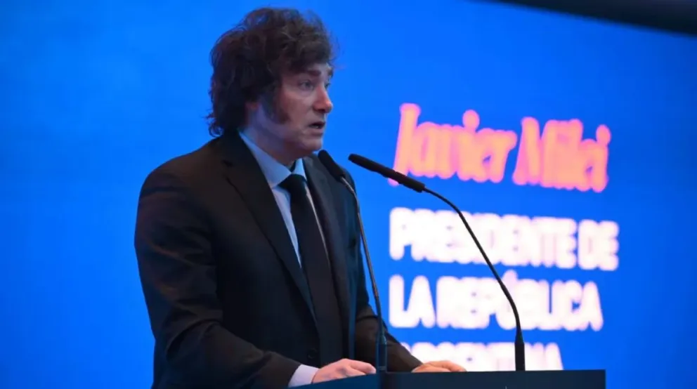 Milei adelantó que dará de baja los contratos de 70.000 empleados públicos