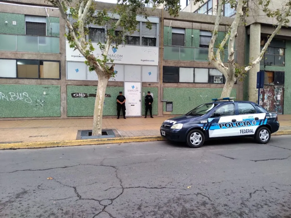 El Enacom amaneció hoy con custodia de la federal