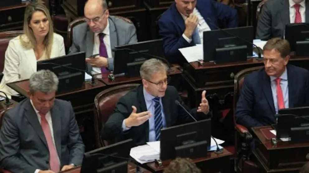 Senadores de la UCR elevaron un proyecto de reforma laboral 