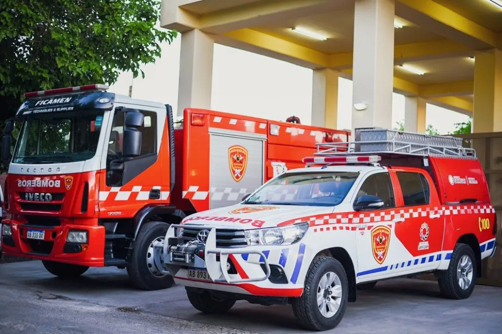 Incendio en Chimbas: Bomberos encontraron bidones con líquidos de desinfección
