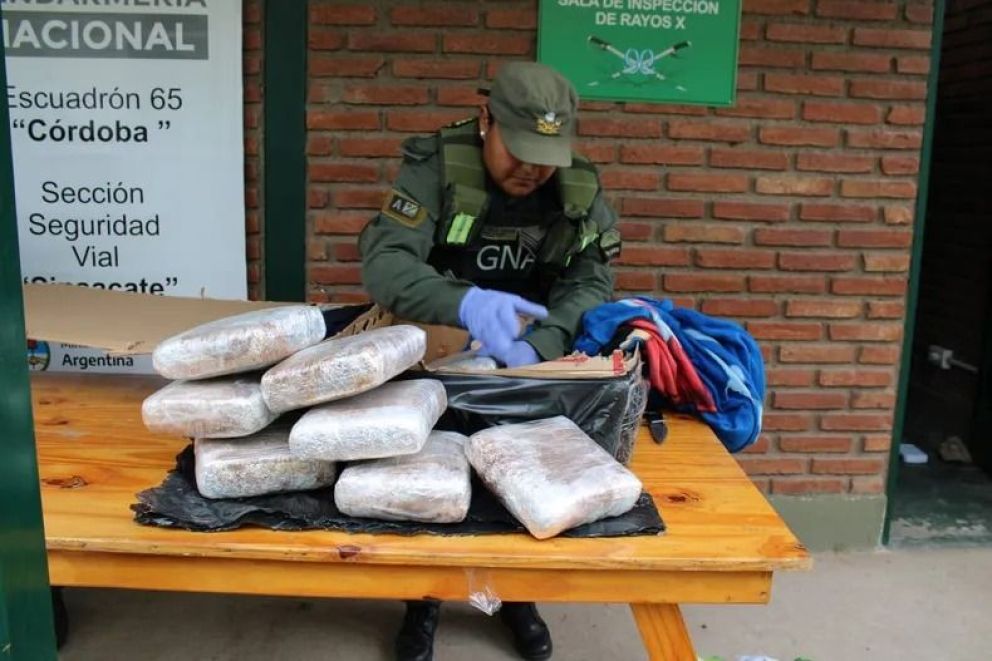 Gendarmería Nacional encontró una encomienda con droga y detuvo a dos personas