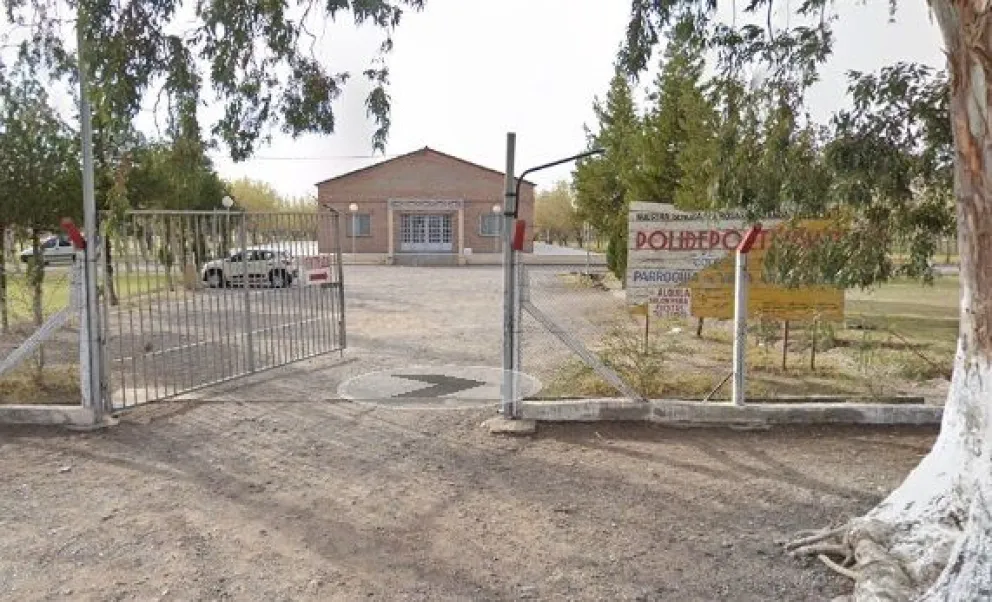 Sorprendieron a tres sujetos intentando robarse el portón de un camping