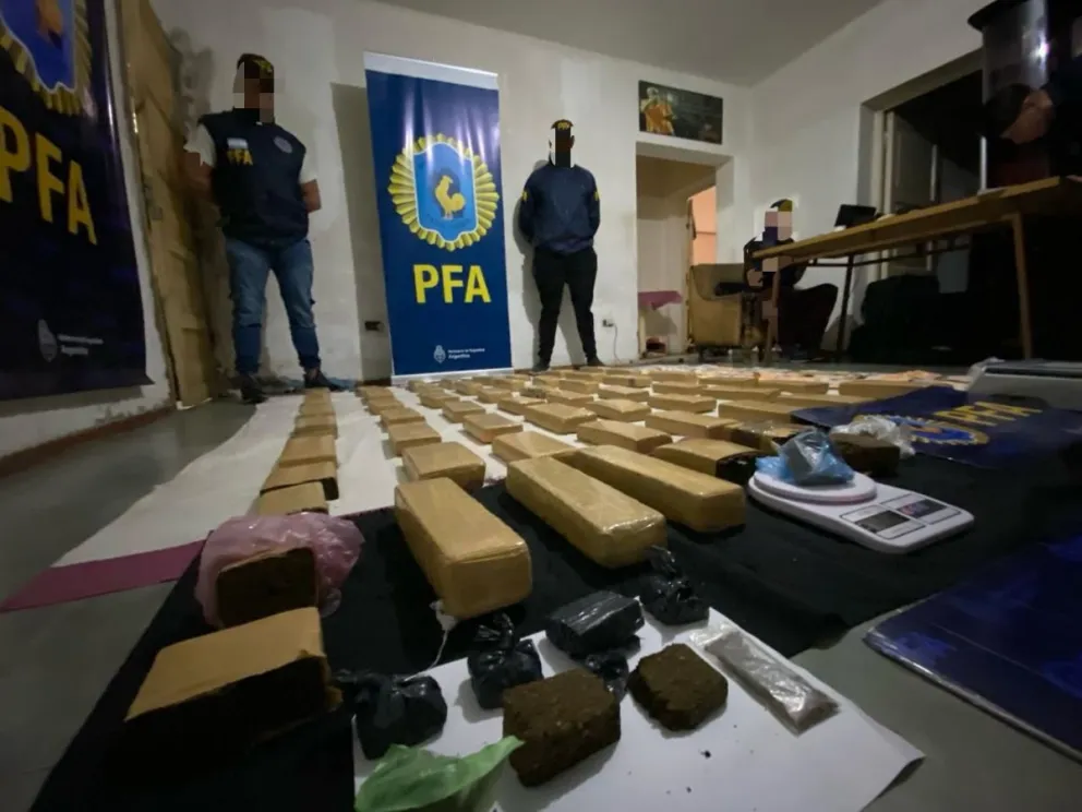 La Policía Federal desarticuló a una organización narco e incautó 50 panes de marihuana 