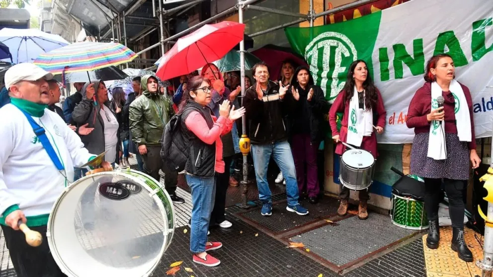 Tras una jornada de protesta, ATE definió realizar un paro nacional para el viernes