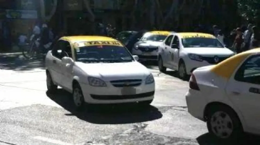 Extenderán el tiempo para que taxistas y remiseros tengan que renovar la RTO