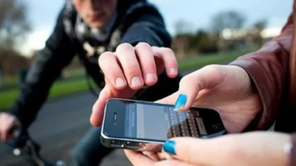 Asaltó a una menor robándole el celular y la amenazó de muerte: no irá a prisión