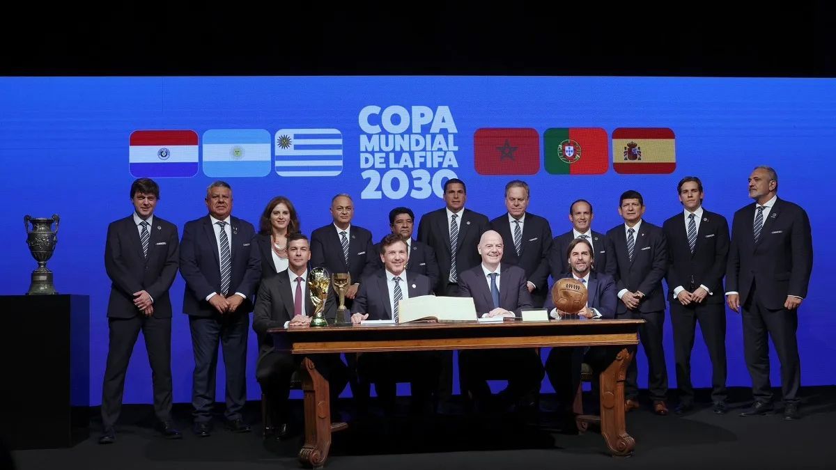 Con Chiqui Tapia presente, se firmó 'el primer acta del Mundial 2030'