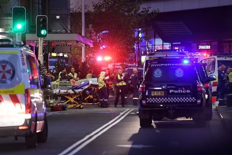 Seis personas muertas y varias heridas en ataque en centro comercial de Sidney