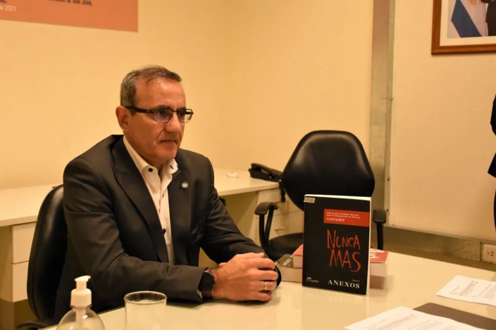 Fiscal pidió que tres empleados de Ambiente sean indagados por tratar de contrabandear cubiertas de Chile