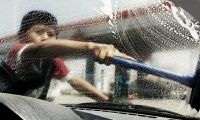 Según el gobierno, hay alrededor de 50 niños limpiando vidrios en las esquinas del Gran San Juan