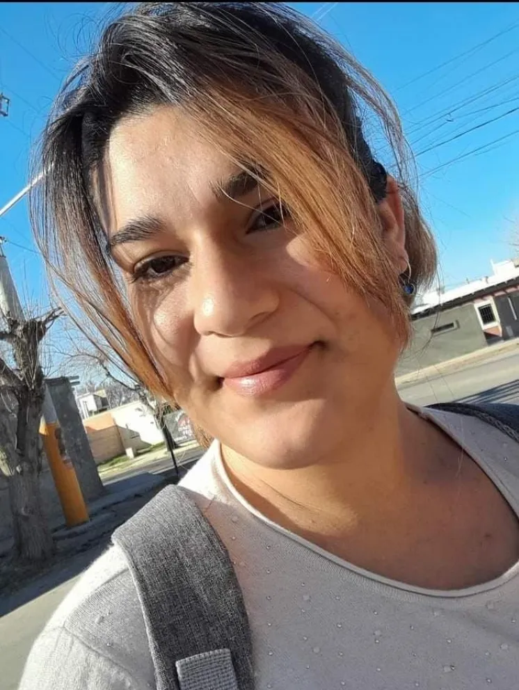 Una sanjuanina busca a su papá después que su madre ocultara su nacimiento