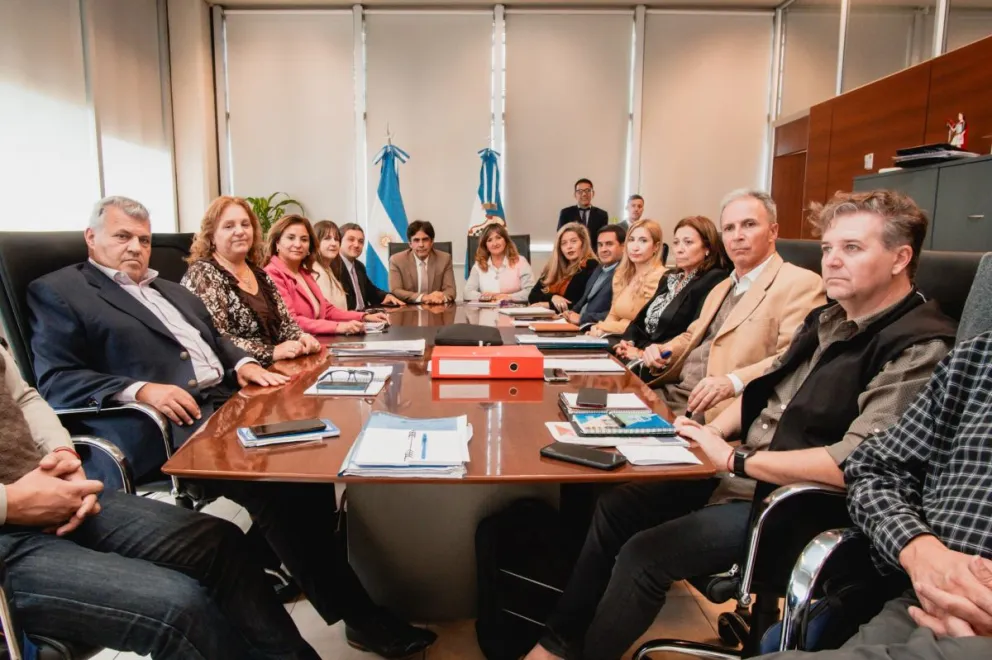 Paritarias: el gobierno le ofreció de aumento a los docentes para el sueldo de abril el 11% y un bono de $35.000