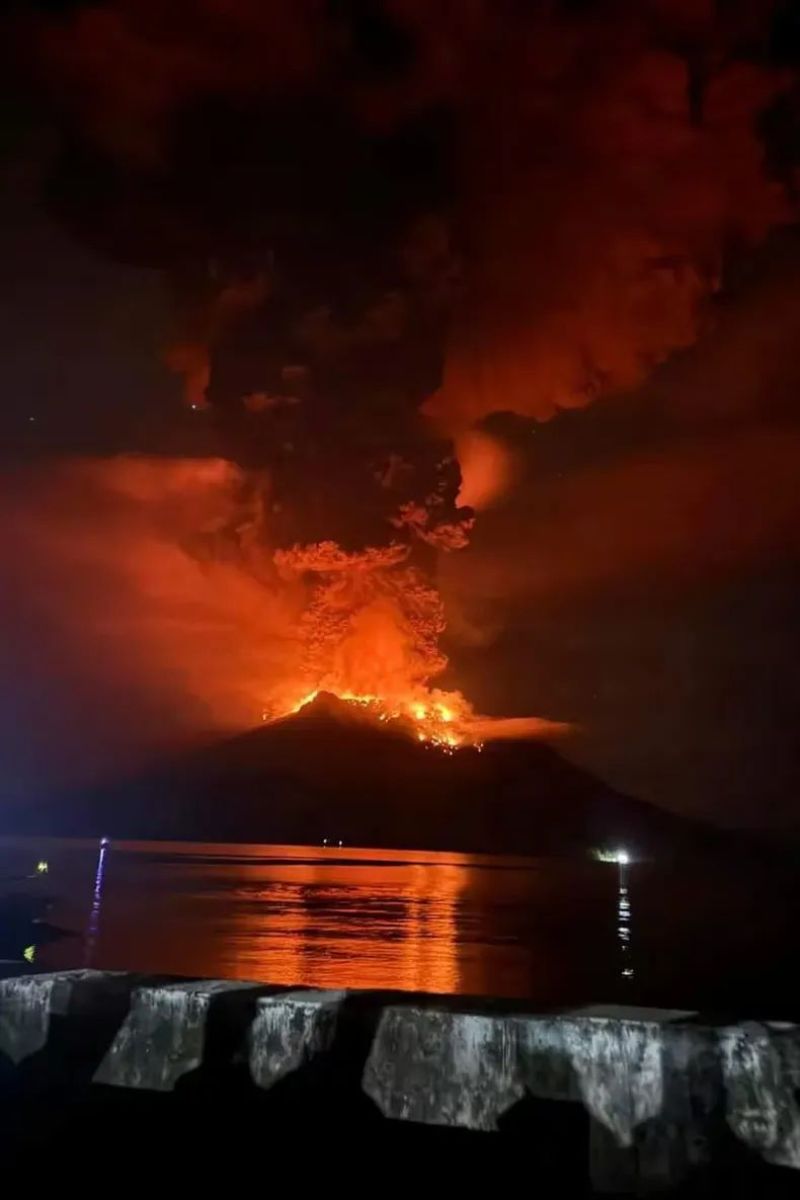 Indonesia emitió alerta de tsunami y ordenó evacuar a 11 mil personas por la erupción del monte Ruang