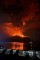 Indonesia emitió alerta de tsunami y ordenó evacuar a 11 mil personas por la erupción del monte Ruang