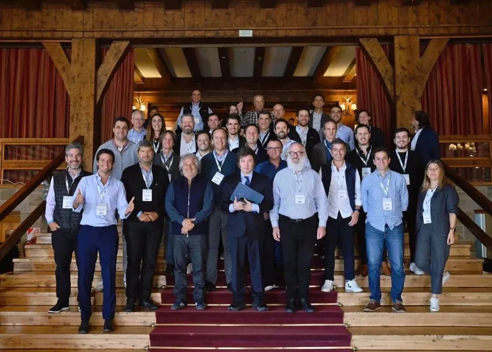 La foto final del Foro Llao Llao que reveló la casi (nula) participación de las mujeres