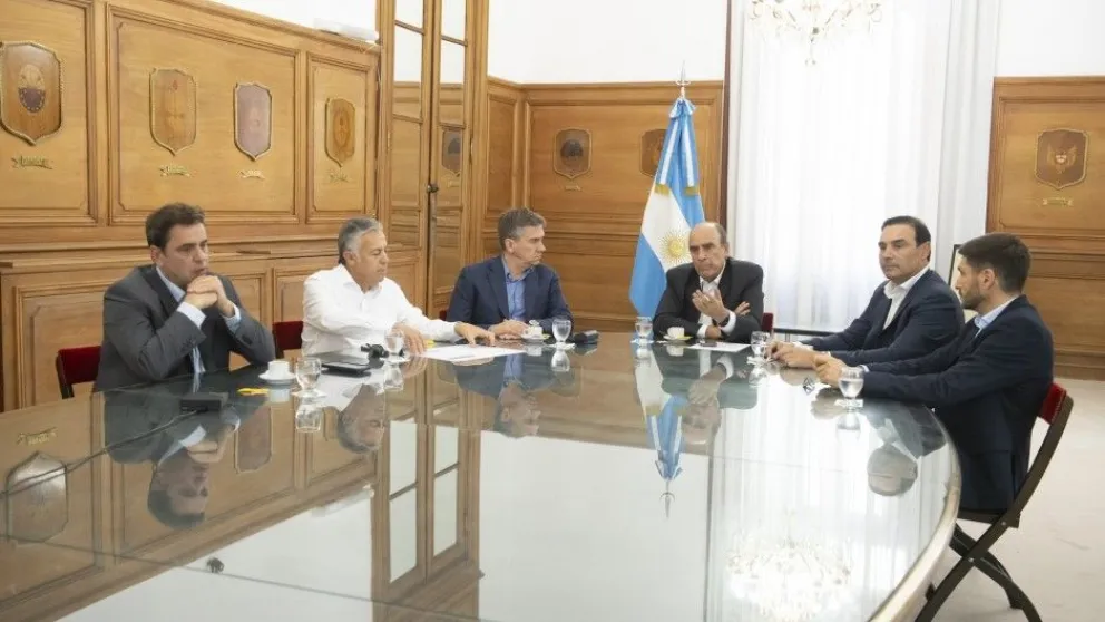 Milei apuesta a varios gobernadores 'dialoguistas', con pasado K y massista, para aprobar la Ley Bases en el Senado
