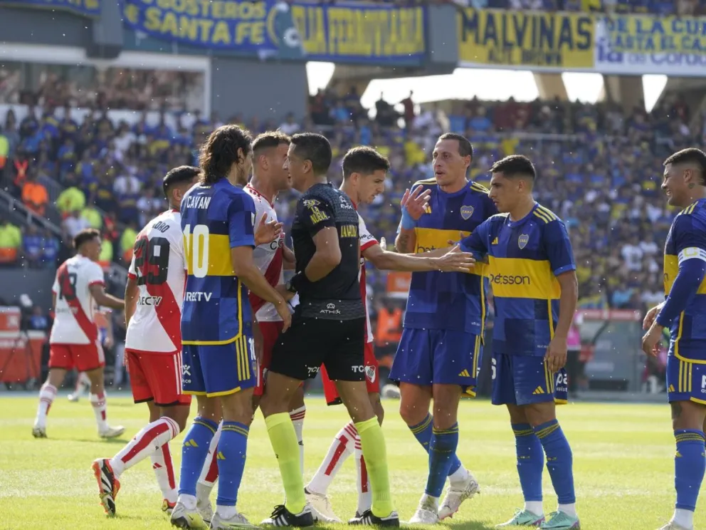 Revelaron el audio del VAR sobre la gran polémica del domingo: "Para mí no entró"