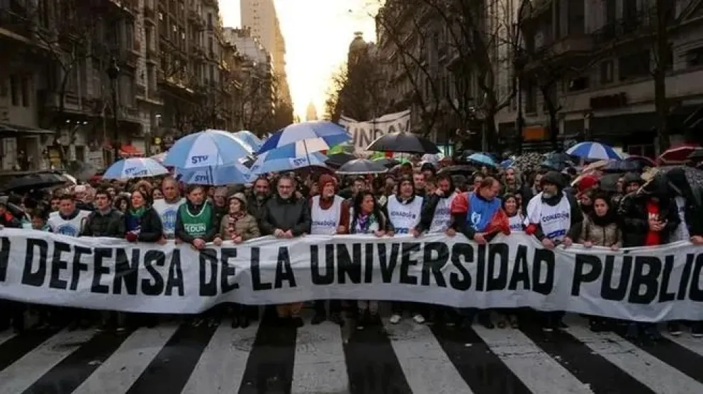 Universidades de todo el país marcharán por el ajuste presupuestario del presidente 