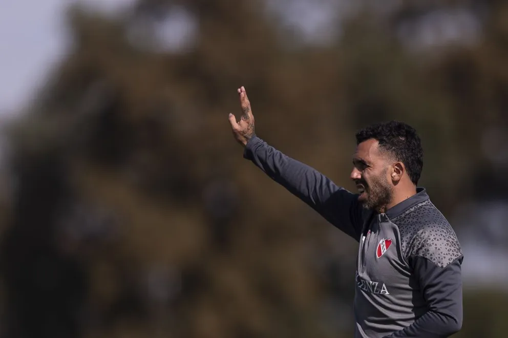 Carlos Tevez sufrió un dolor en el pecho y quedó internado