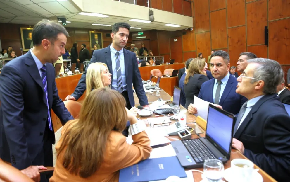 Por un error formal, la Justicia rechazó un planteo libertario y no se metió en la puja por las minorías en la Legislatura