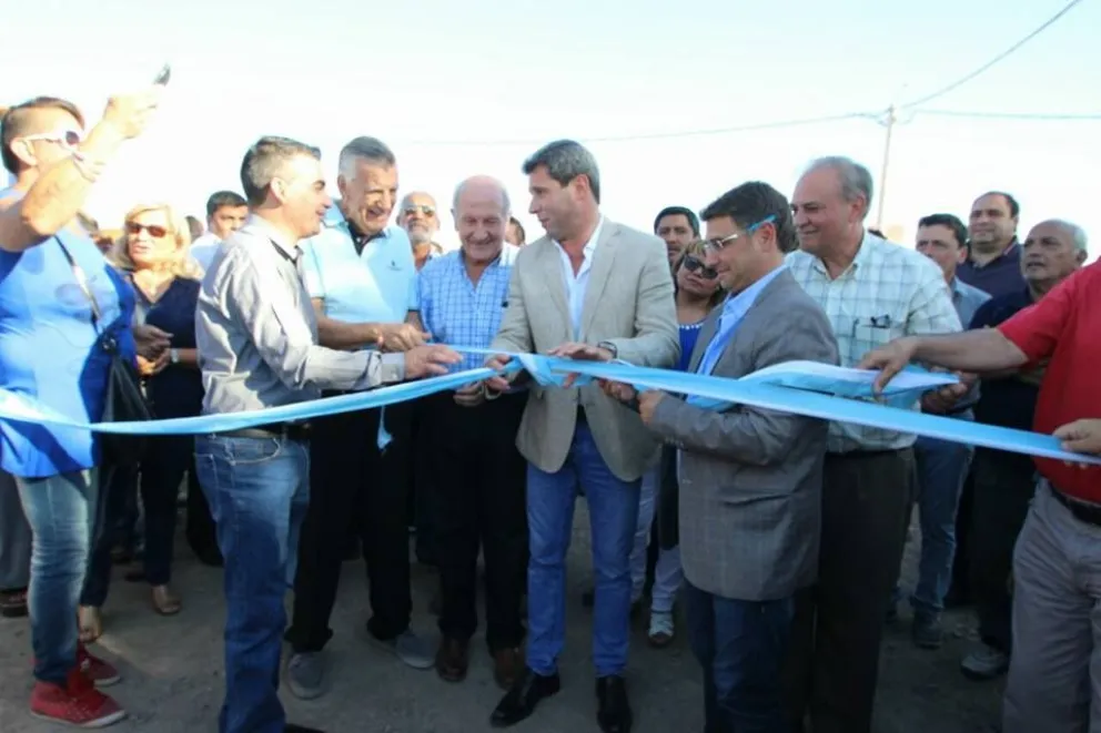 Tras el fuerte desafío de Gramajo, el uñaquismo y el giojismo lo quieren dentro del PJ, pero alejado de la conducción