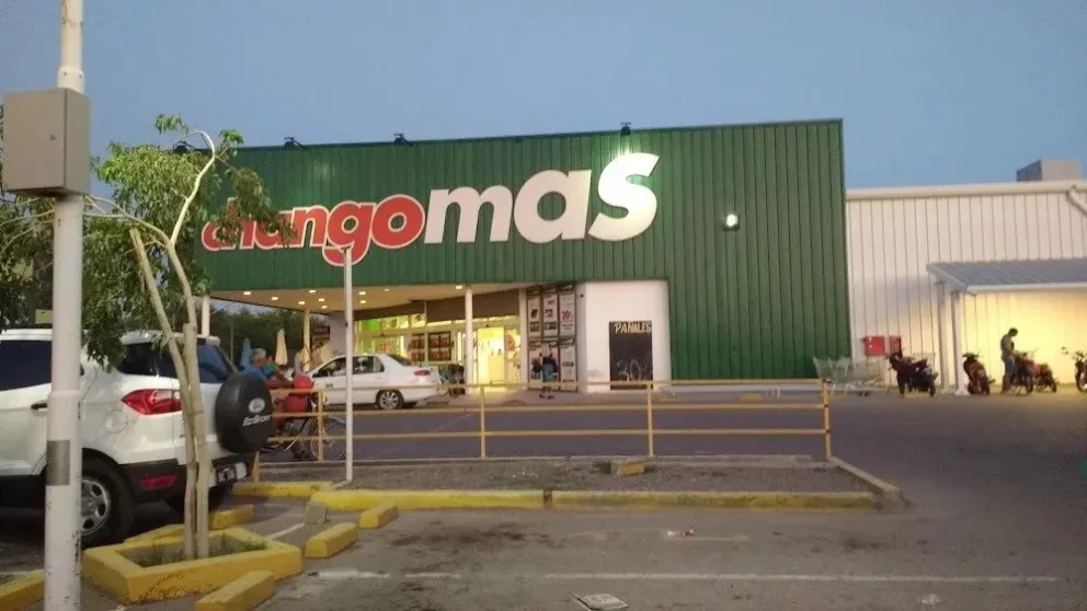 Entró a un supermercado y quiso llevarse varias botellas de fernet pero terminó tras las rejas