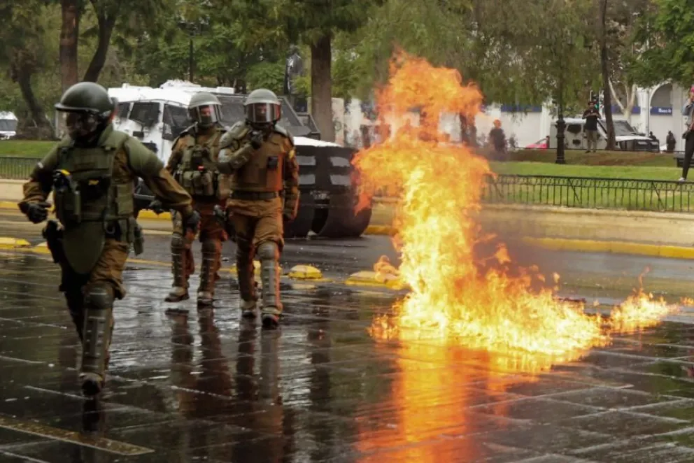 Asesinaron a tres carabineros y quemaron el patrullero con ellos adentro