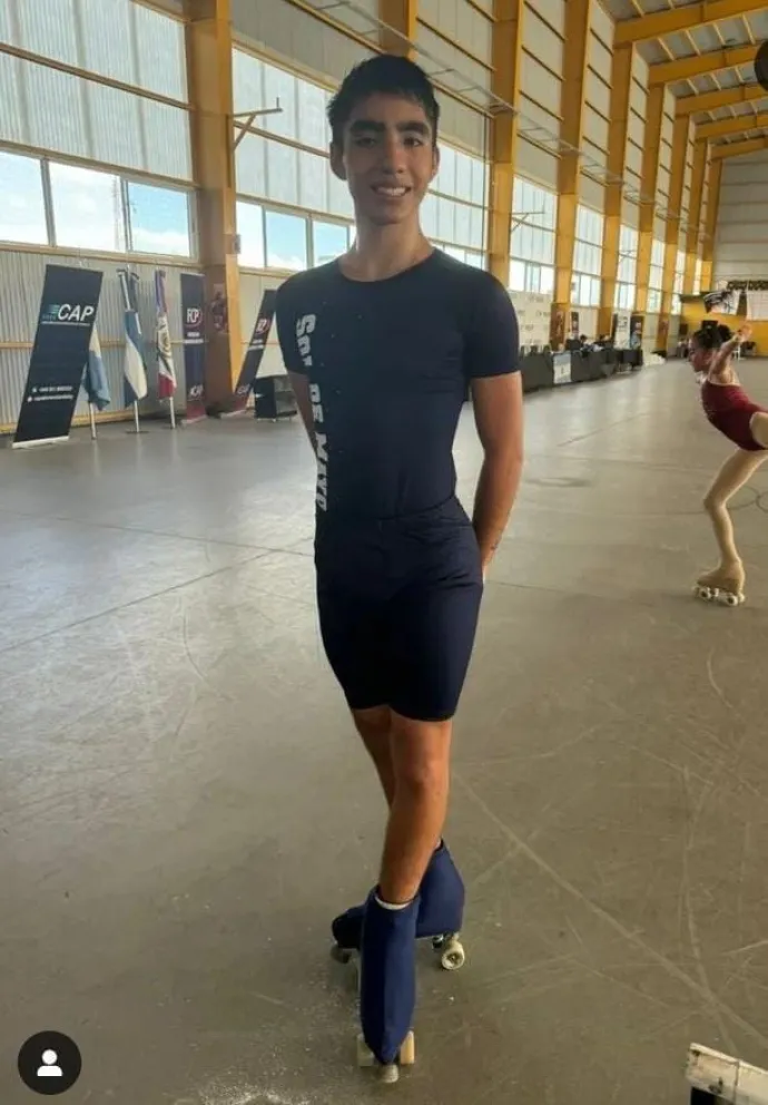 Gracias a una colecta solidaria, un joven patinador pudo comprar sus patines para competir en un torneo internacional 