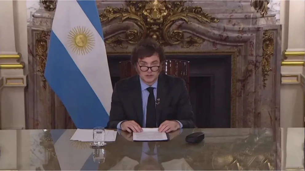 Milei dijo que piensa modificar el sistema financiero para abrir el cepo 