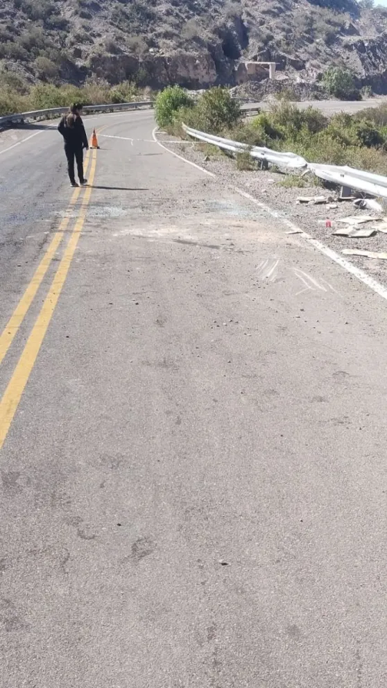 Se quedó dormido manejando su camioneta y volcó en plena Ruta 153: salió ileso