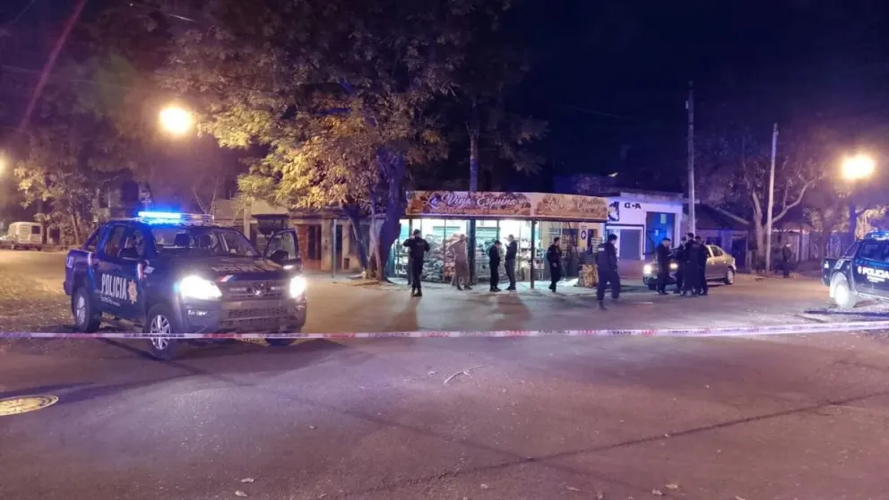 Regresó la tensión en una zona caliente de la ciudad: cinco autos incendiados y amenazas a funcionarios