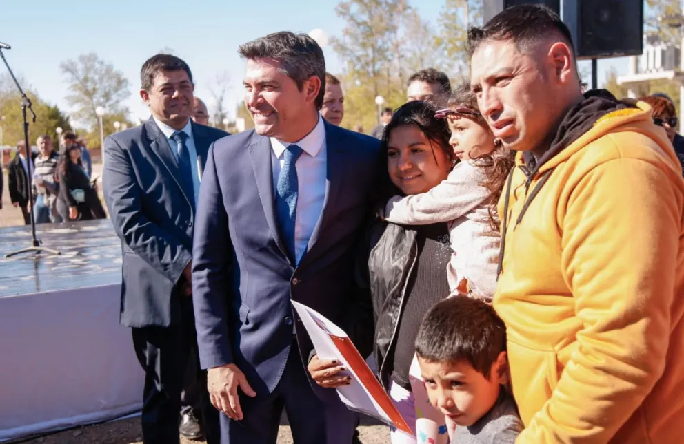 En Jáchal, Orrego entregó viviendas a 73 familias