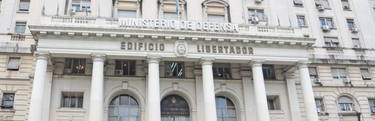 Le pidieron la renuncia al segundo ministro de Defensa, Carlos Becker 